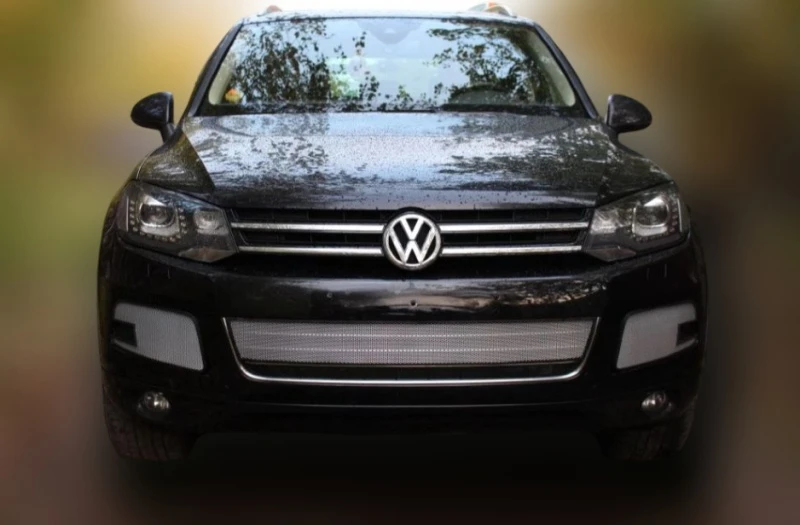 Комплект сеток chrome низ, бок 2 части, центр для Volkswagen Touareg II Хром Стрелка 11 VWTOUAR10.bot.chrome-VWTOUAR10.cor.chrome-VWTOUAR10.mid.chrome