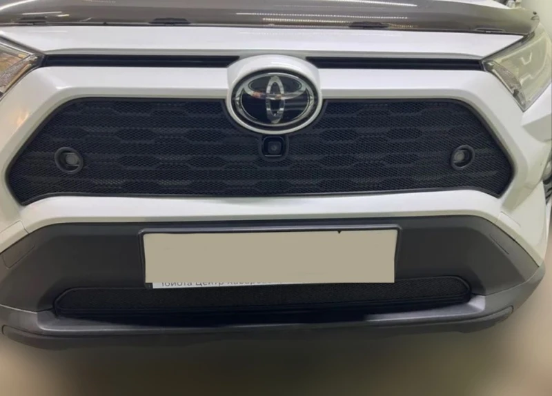 Комплект сеток black верх с парктроником и камерой и низ для Toyota RAV4 V (XA50) Черный Стрелка 11 TRAV19.cam.black-TRAV19.bot.black