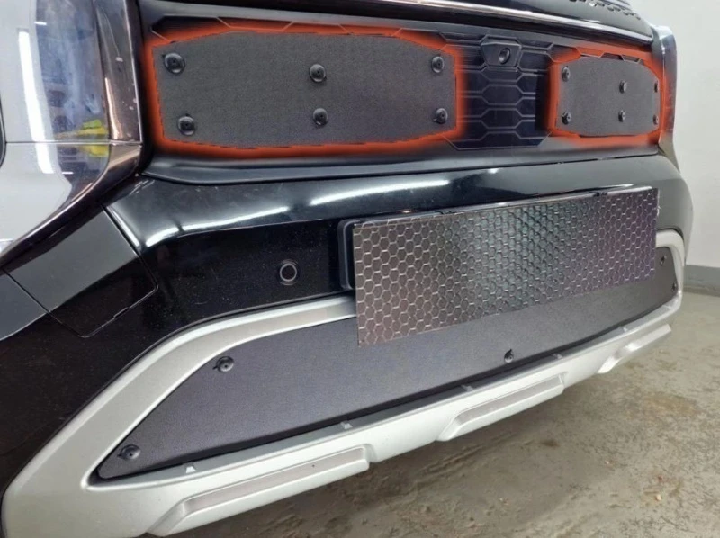 Зимняя заглушка радиатора к съемной сетке верх (2 части) для Mitsubishi Outlander IV  Стрелка 11 MITOUT22.top