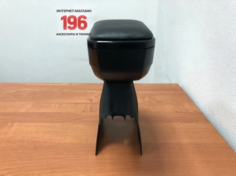 Подлокотник модельный ARM-2 Black с USB-розеткой для Renault Duster I  INOX ARM2006 Black (с USB)