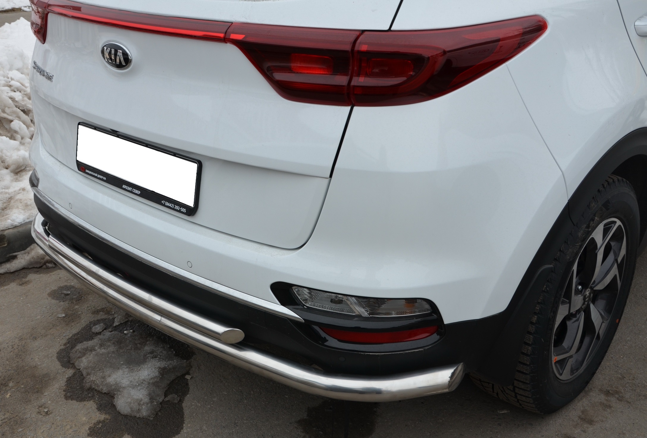 Защита заднего бампера угловая большая двойная d60/42 мм для Kia Sportage IV Рестайлинг