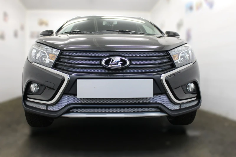 Комплект сеток chrome боковые и низ 2 части для LADA (ВАЗ) Vesta I Рестайлинг Хром Стрелка 11 LADSWC.cor.chrome-LADSWC.bot.chrome