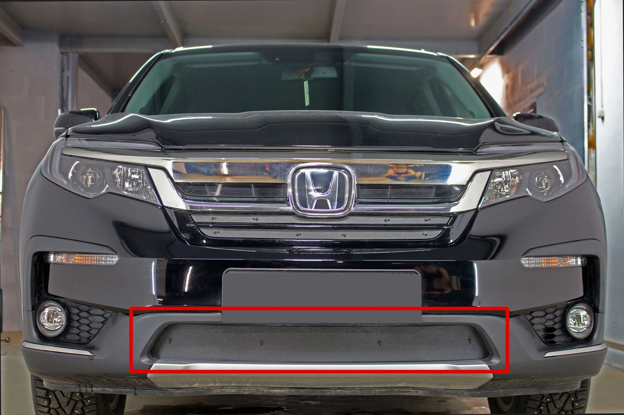 Зимняя заглушка радиатора на стяжке низ для Honda Pilot III Рестайлинг Черный