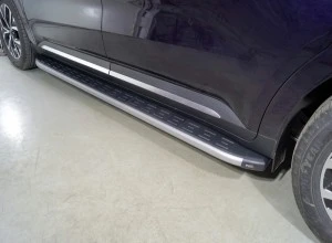 Пороги алюминиевые с пластиковой накладкой карбон 2120 мм для Kia Carnival IV Серебрянный ТСС KIACAR21-31SL