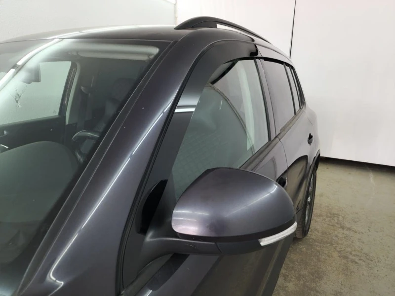 Дефлекторы окон 2D 6 шт. для Volkswagen Tiguan I Черный Стрелка 11 2D224-6.S11
