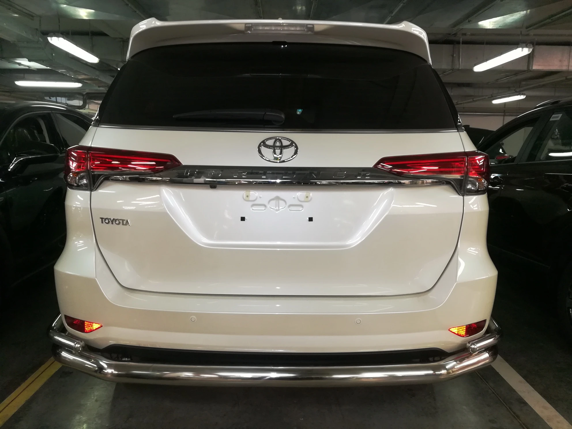 Защита заднего бампера угловая большая двойная d76/42 мм для Toyota Fortuner II  Юко TF.17.21