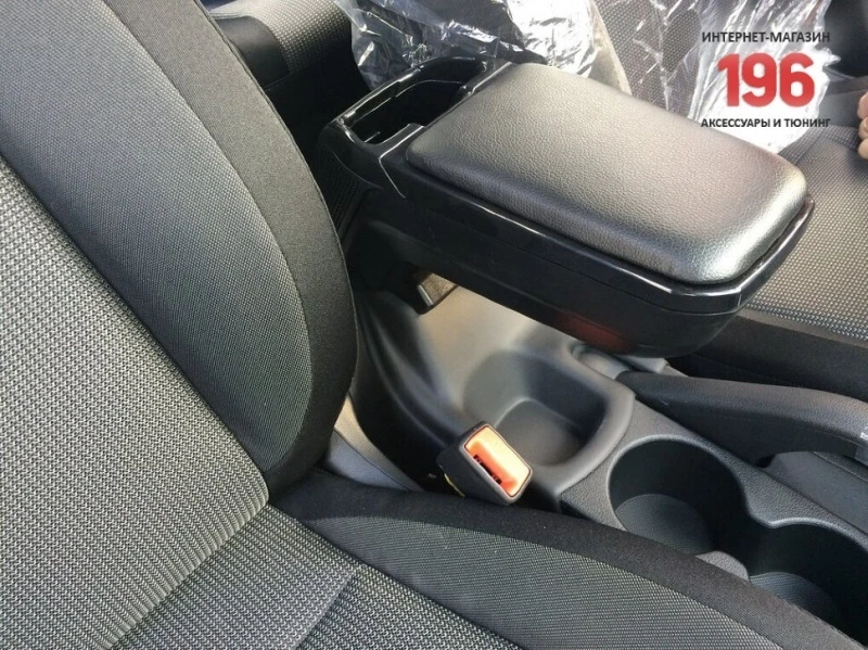Подлокотник модельный ARM-2 Black для Hyundai Solaris II Рестайлинг  INOX ARM2011 Black