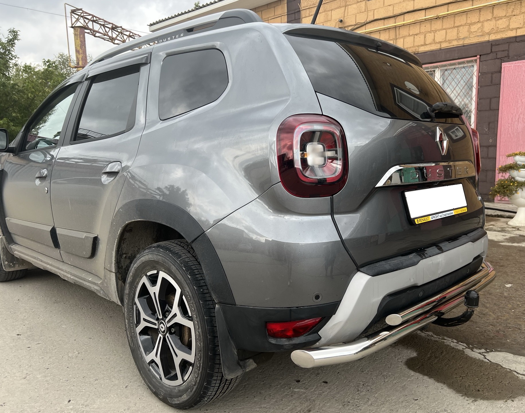 Защита заднего бампера двойная под фаркоп d60/42 мм для Renault Duster II