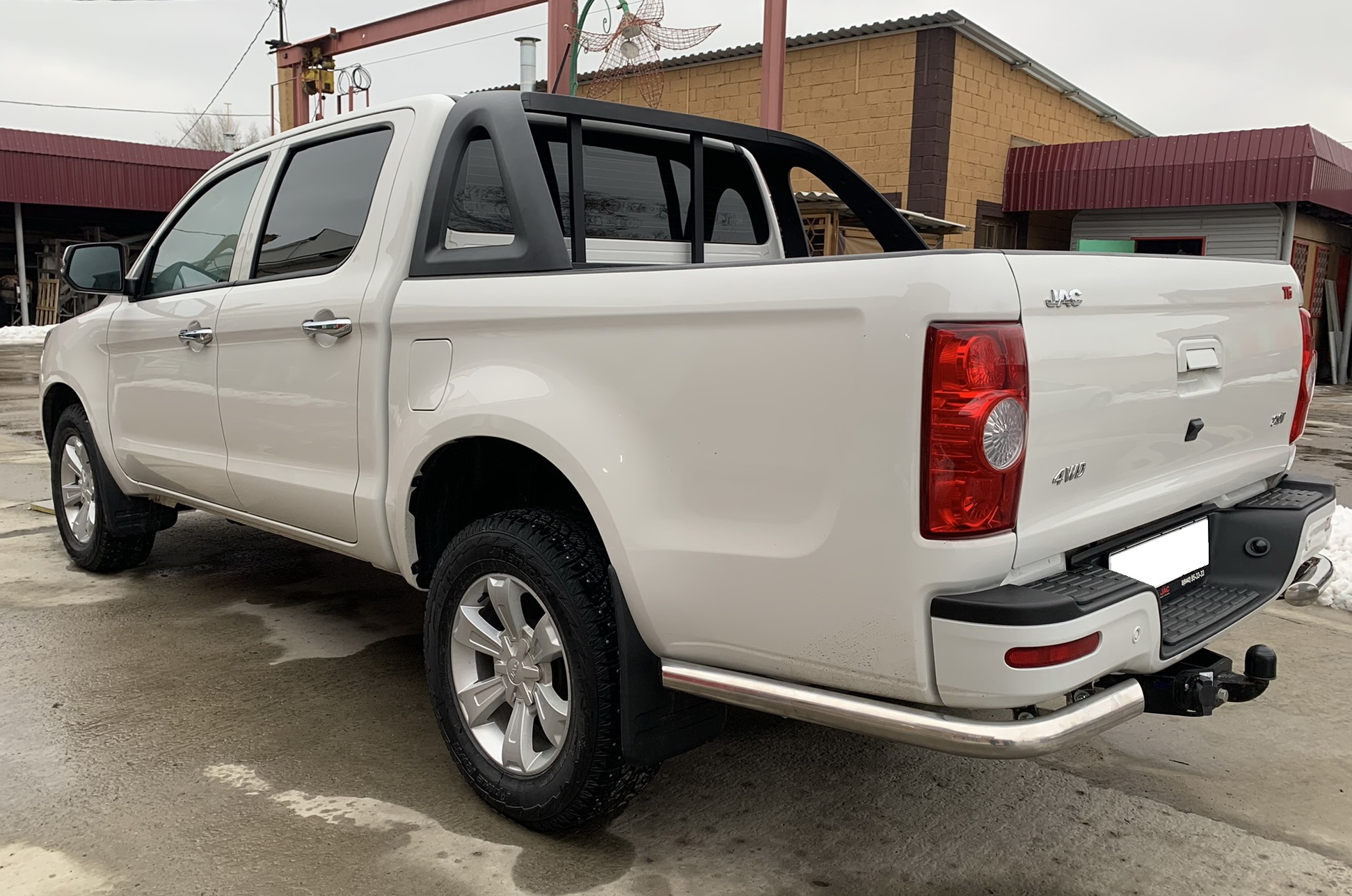 Защита заднего бампера угловая d60 мм для JAC T6