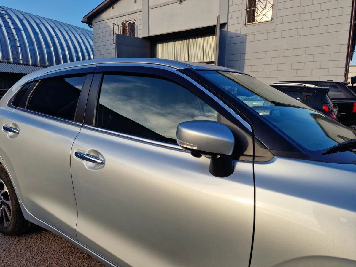 Дефлекторы окон с хром накладками 2D 6 шт (для рынка ОАЭ) для Suzuki Baleno III Хром Стрелка 11 2D130-6C.S11
