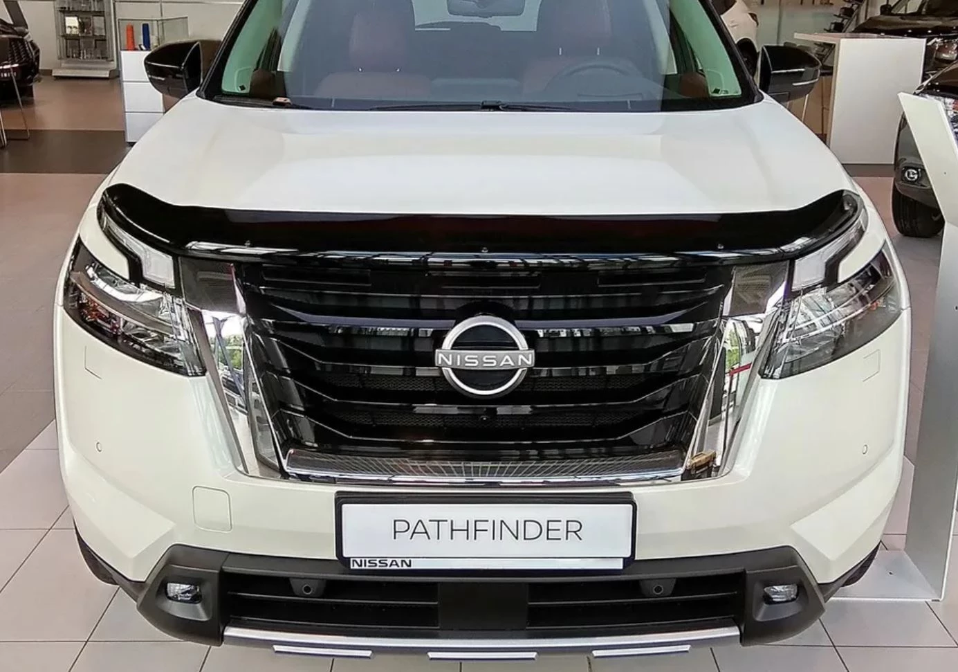 Дефлектор капота темный для Nissan Pathfinder V