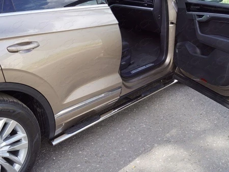 Пороги овальные с накладкой 75х42 мм для Volkswagen Touareg III Рестайлинг