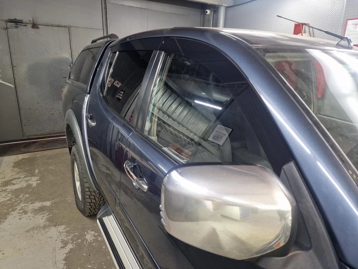 Дефлекторы окон 2D 4 шт. для Mitsubishi L200 IV