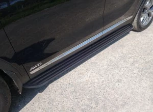 Пороги алюминиевые "Slim Line Black" 1820 мм для Kia Sorento III Prime Рестайлинг Черный ТСС KIASORPR18-27B