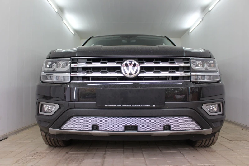 Защитная сетка радиатора низ, с камерой и парктроником для Volkswagen Teramont I Хром Стрелка 11 WVTER17.cam.chrome