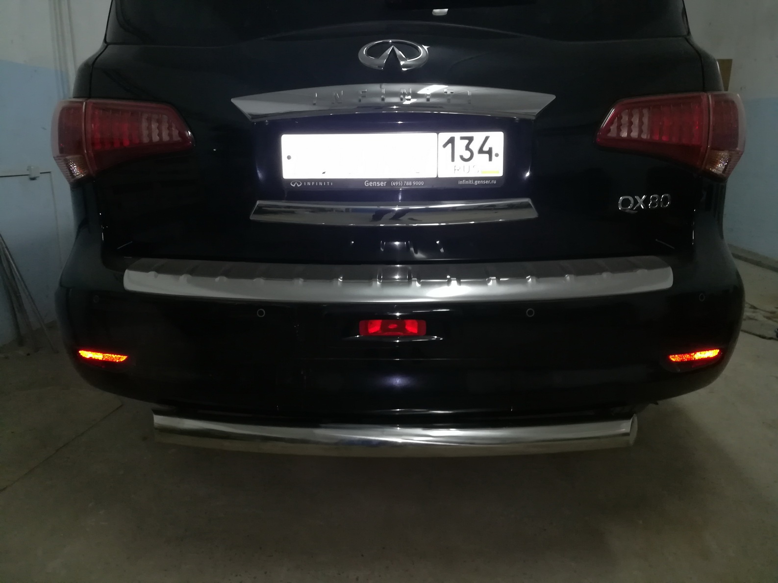 Защита заднего бампера d76 мм для Infiniti QX56 II