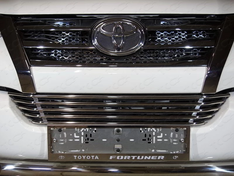 Решетка радиатора внутренняя лист для Toyota Fortuner II
