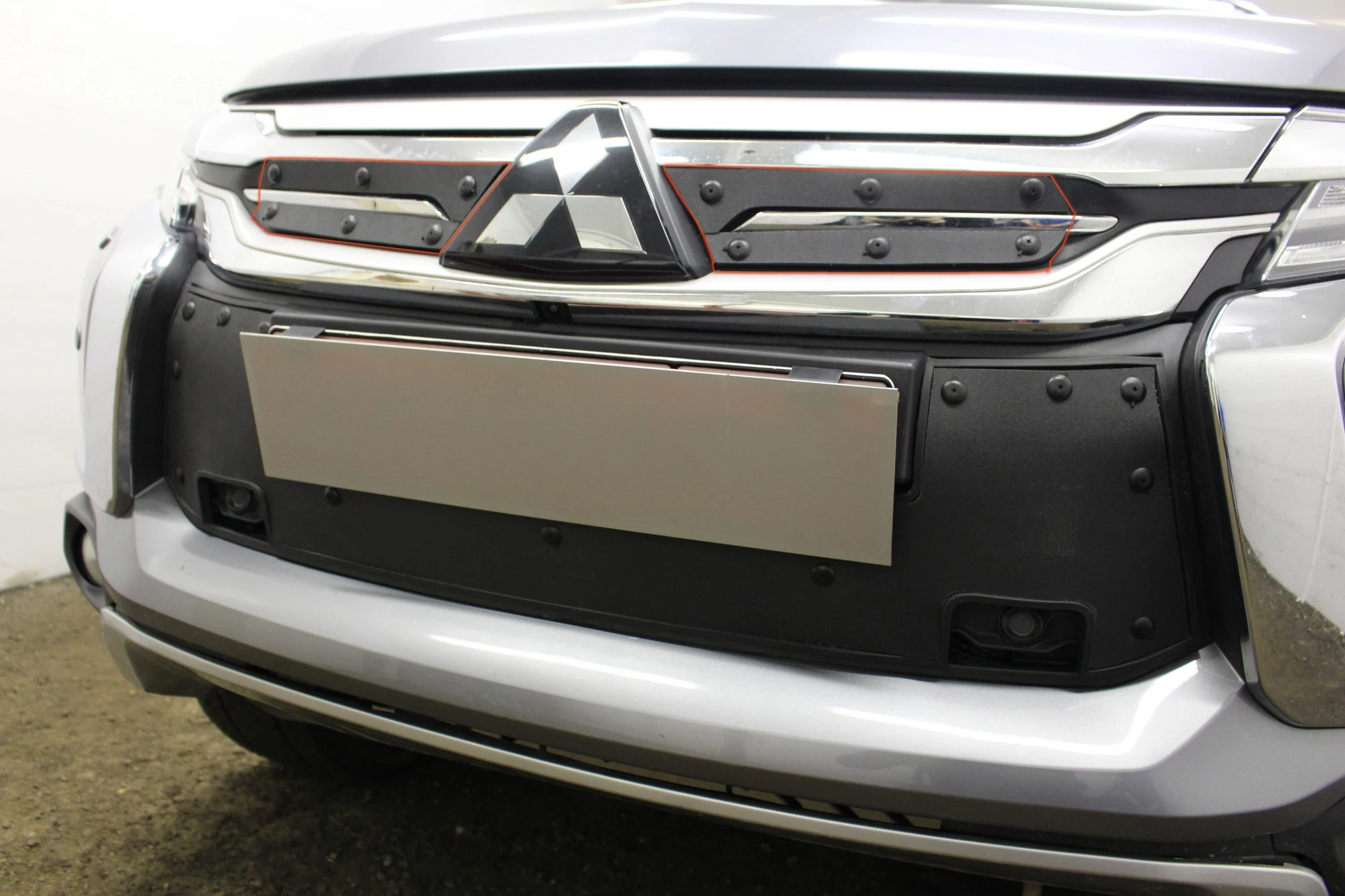 Зимняя заглушка радиатора к съемной сетке верх (4 части) для Mitsubishi Pajero Sport III