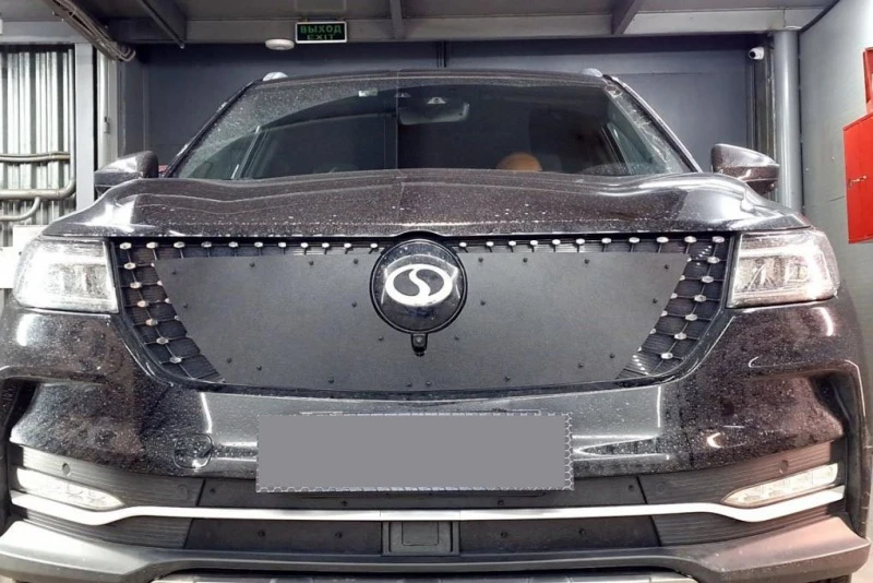 Зимняя заглушка радиатора на стяжке верх для Dongfeng Fengon ix7 I Черный Стрелка 11 ZZ.DONFIX7.top