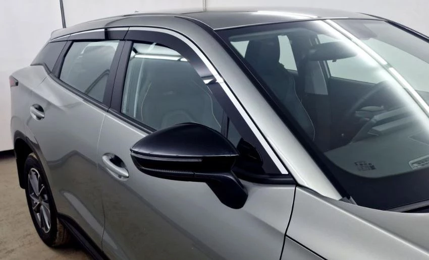 Дефлекторы окон 2D с хром накладками 6 шт. (с наклоном) для Omoda C5 I