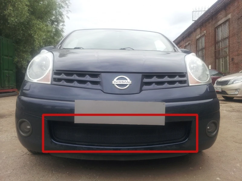 Защитная сетка радиатора для Nissan Note I Черный Стрелка 11 NNOT05.black