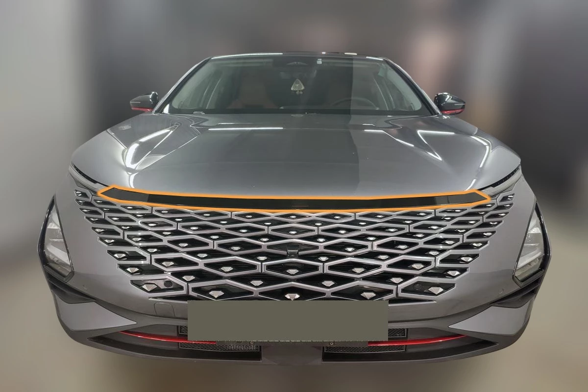 Накладка на капот между фар для Omoda C5 I