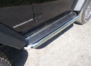 Пороги с площадкой (нерж. лист) 76,1 мм для Jeep Wrangler III (JK) Серый