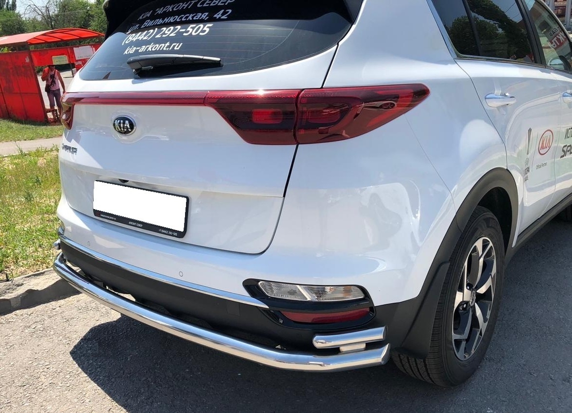 Защита заднего бампера угловая большая двойная d60/42 мм для Kia Sportage IV Рестайлинг
