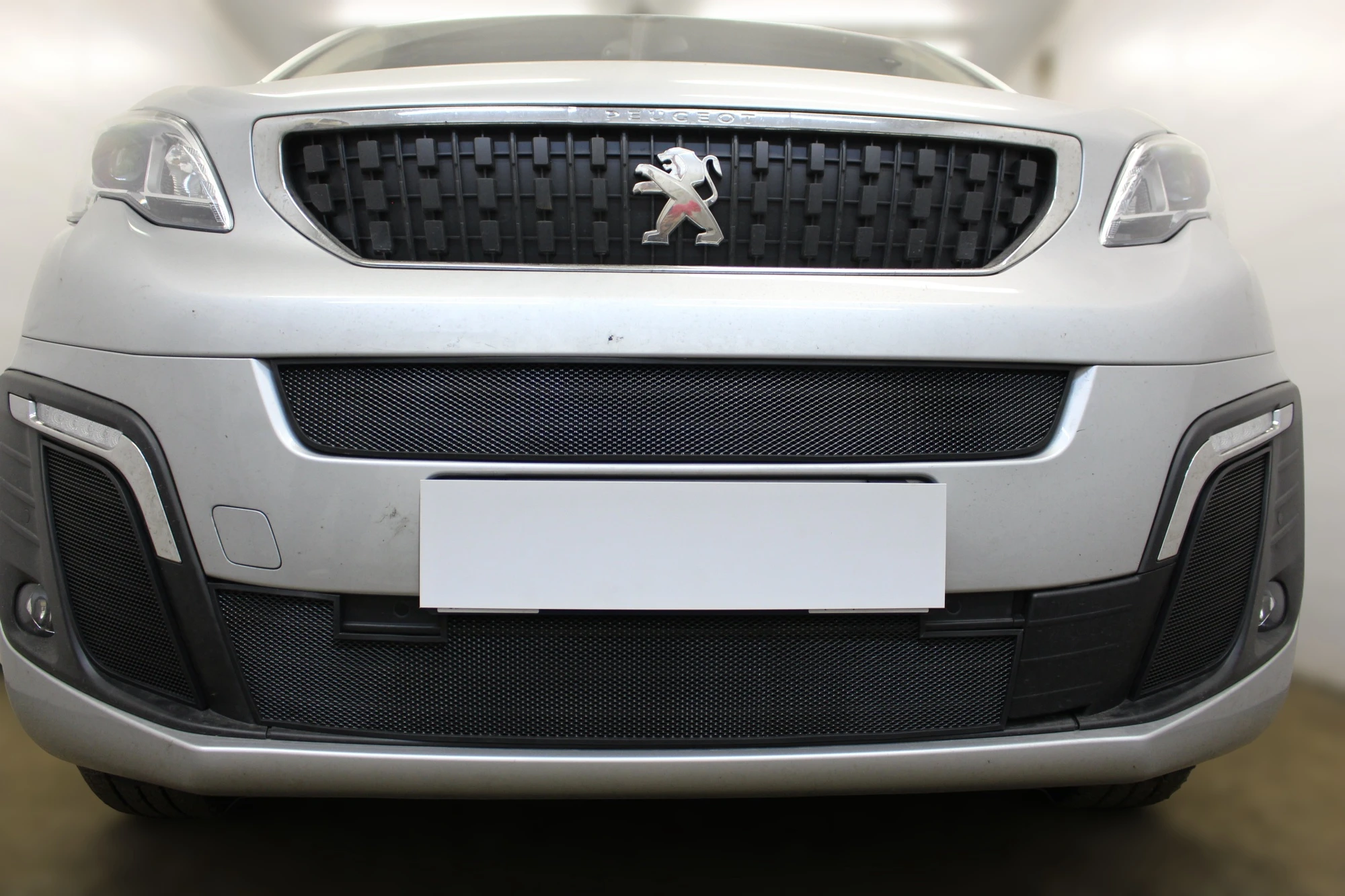 Комплект сеток black боковые, центр и низ 2 части для Peugeot Traveller I