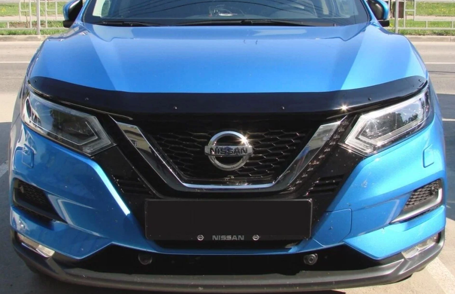 Дефлектор капота темный для Nissan Qashqai II Рестайлинг