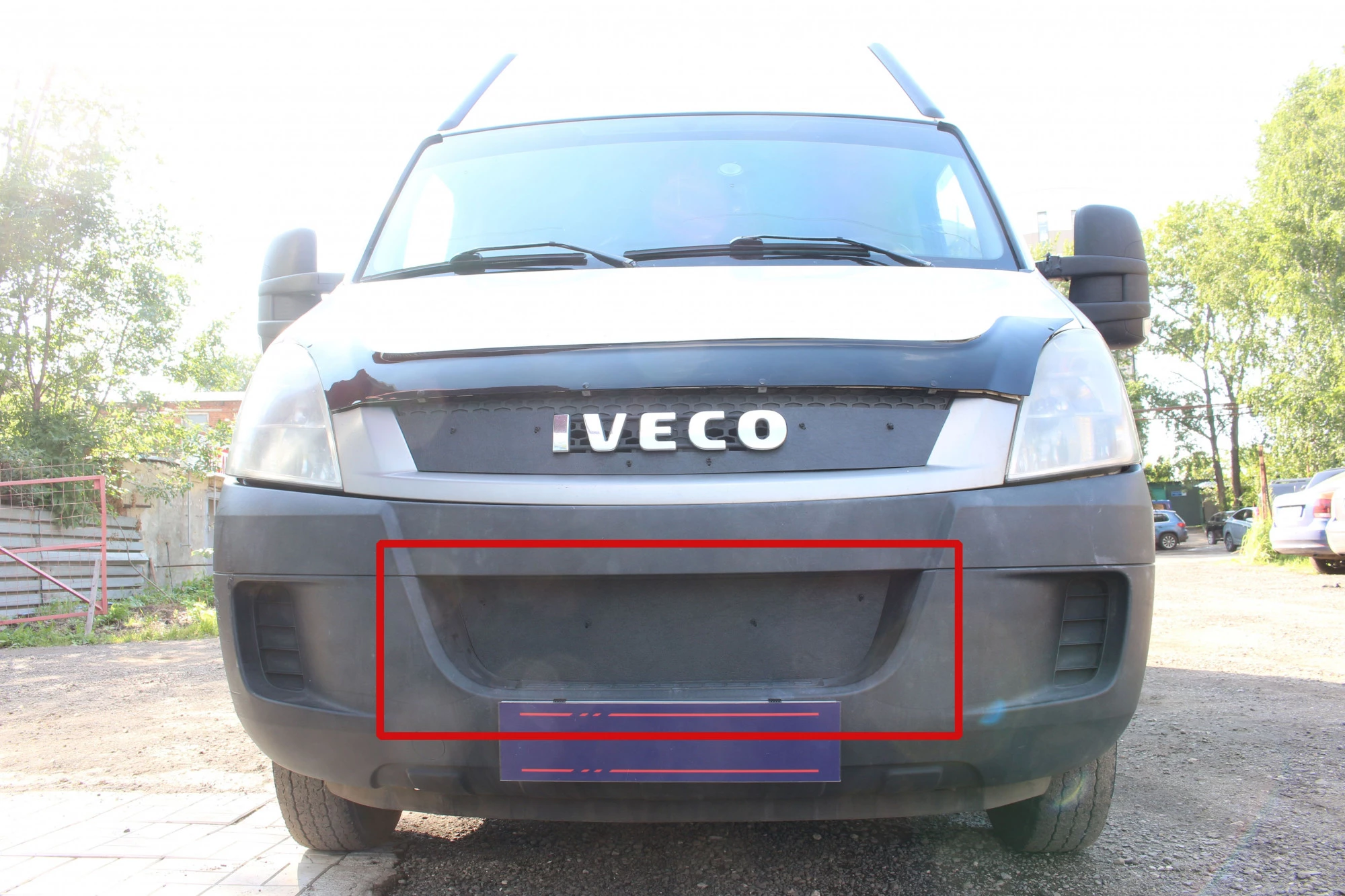 Зимняя заглушка радиатора на стяжке низ для IVECO Daily  VI Черный Стрелка 11 ZZ.IvDl16.bot