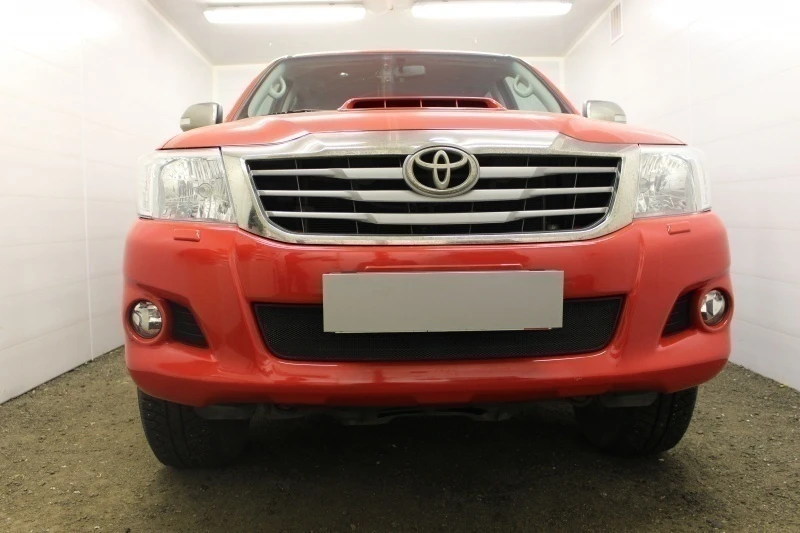 Защитная сетка радиатора для Toyota Hilux VII Рестайлинг Черный Стрелка 11 TOYHIL11.black