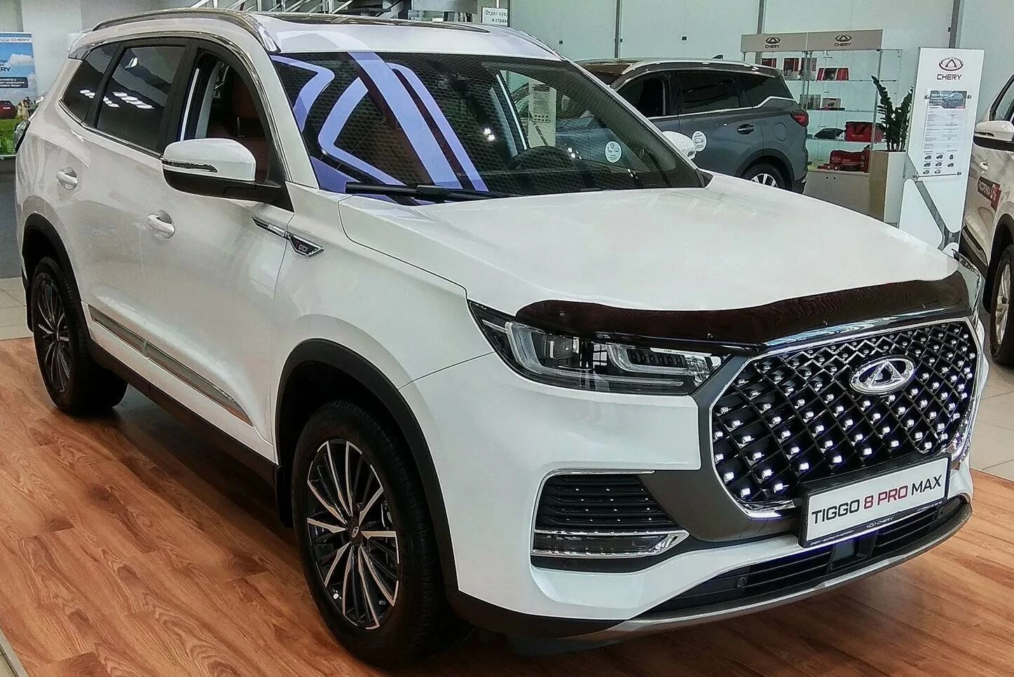 Дефлектор капота темный для Chery Tiggo 8 Pro