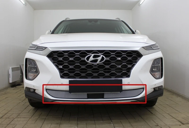 Защитная сетка радиатора низ, с датчикос АСС для Hyundai Santa Fe IV Хром Стрелка 11 HSF18ACC.chrome