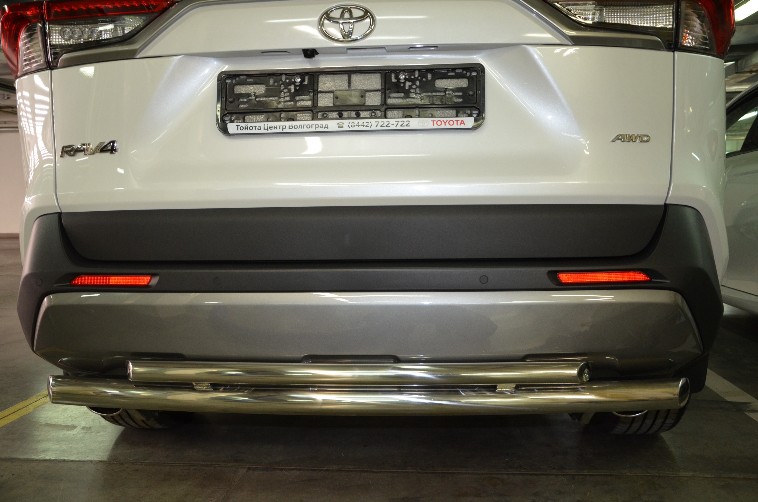 Защита заднего бампера двойная d60/42 мм для Toyota RAV4 V (XA50)