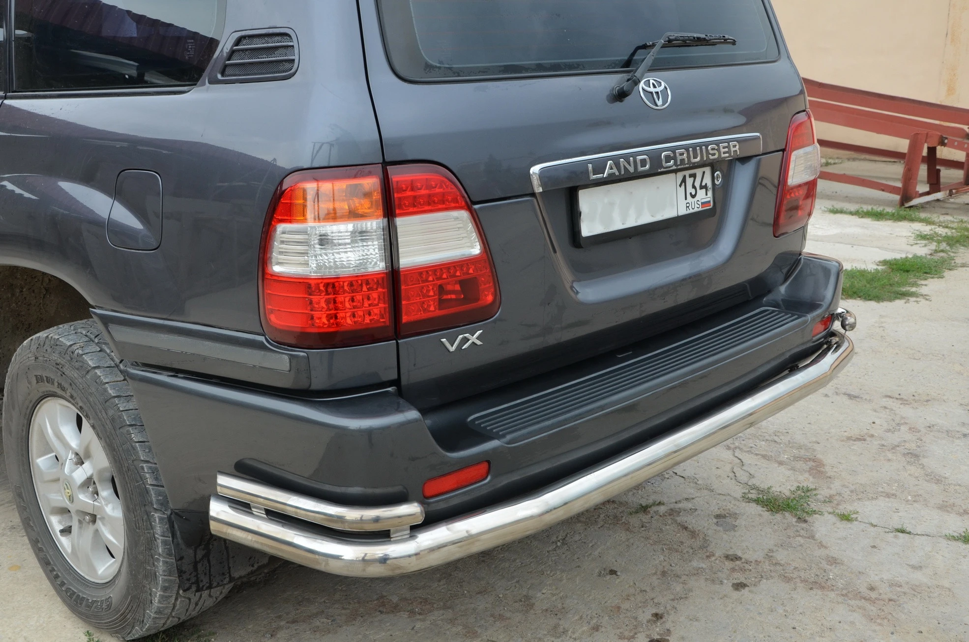 Защита заднего бампера угловая большая двойная d76/42 мм для Toyota Land Cruiser 100 Series Рестайлинг 1  Юко TLC100.98.21