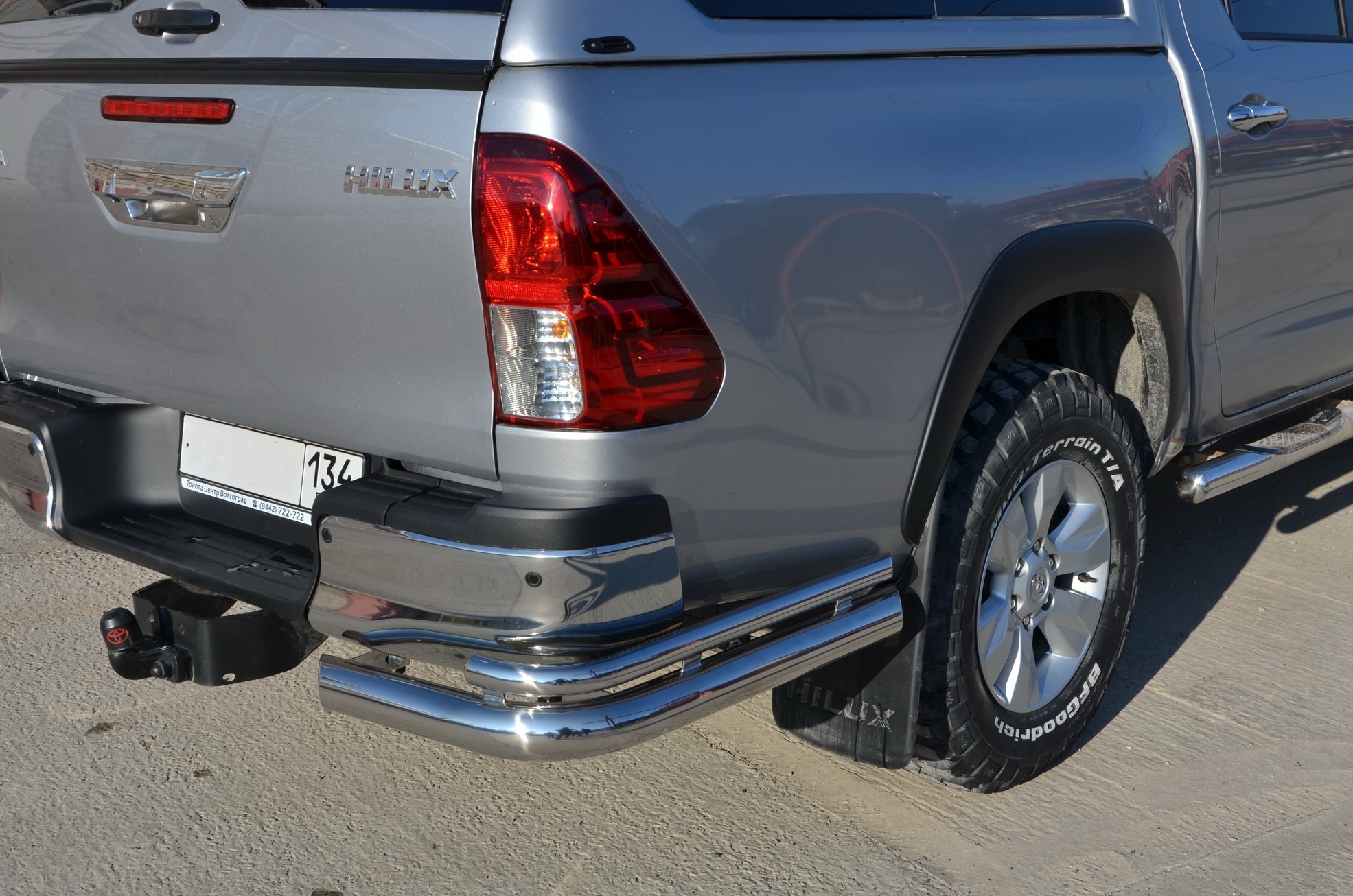 Защита заднего бампера угловая двойная d76/42 мм для Toyota Hilux VIII