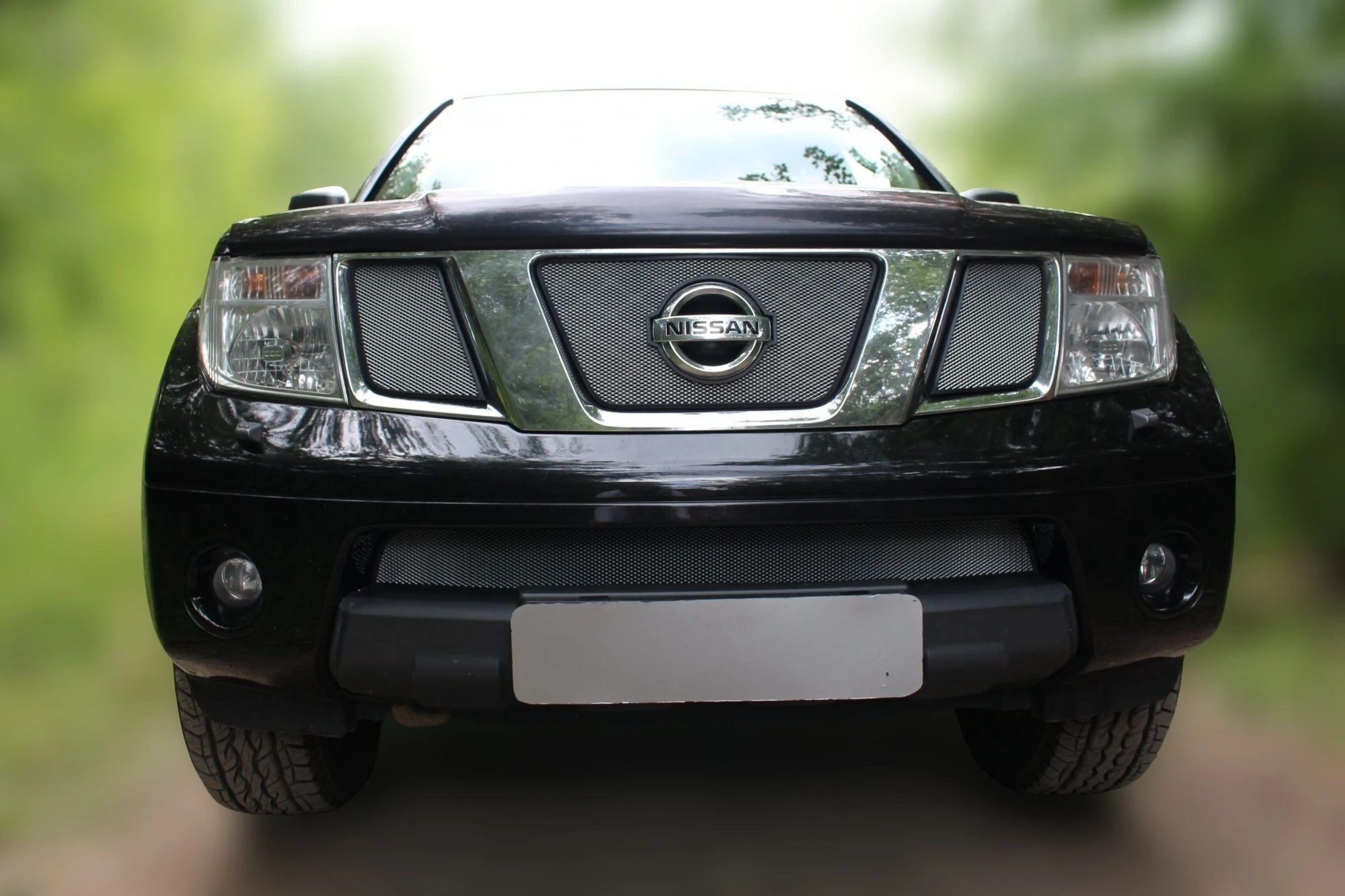 Комплект сеток chrome верх и низ для Nissan Navara (Frontier) III (D40)