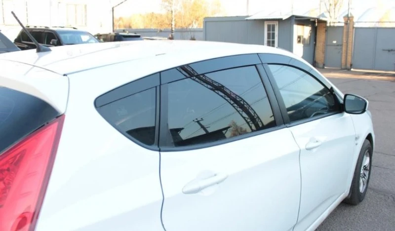 Дефлекторы окон 2D 6 шт (для кузова хэтчбек) для Hyundai Solaris I Рестайлинг Черные Стрелка 11 2D158-6.S11