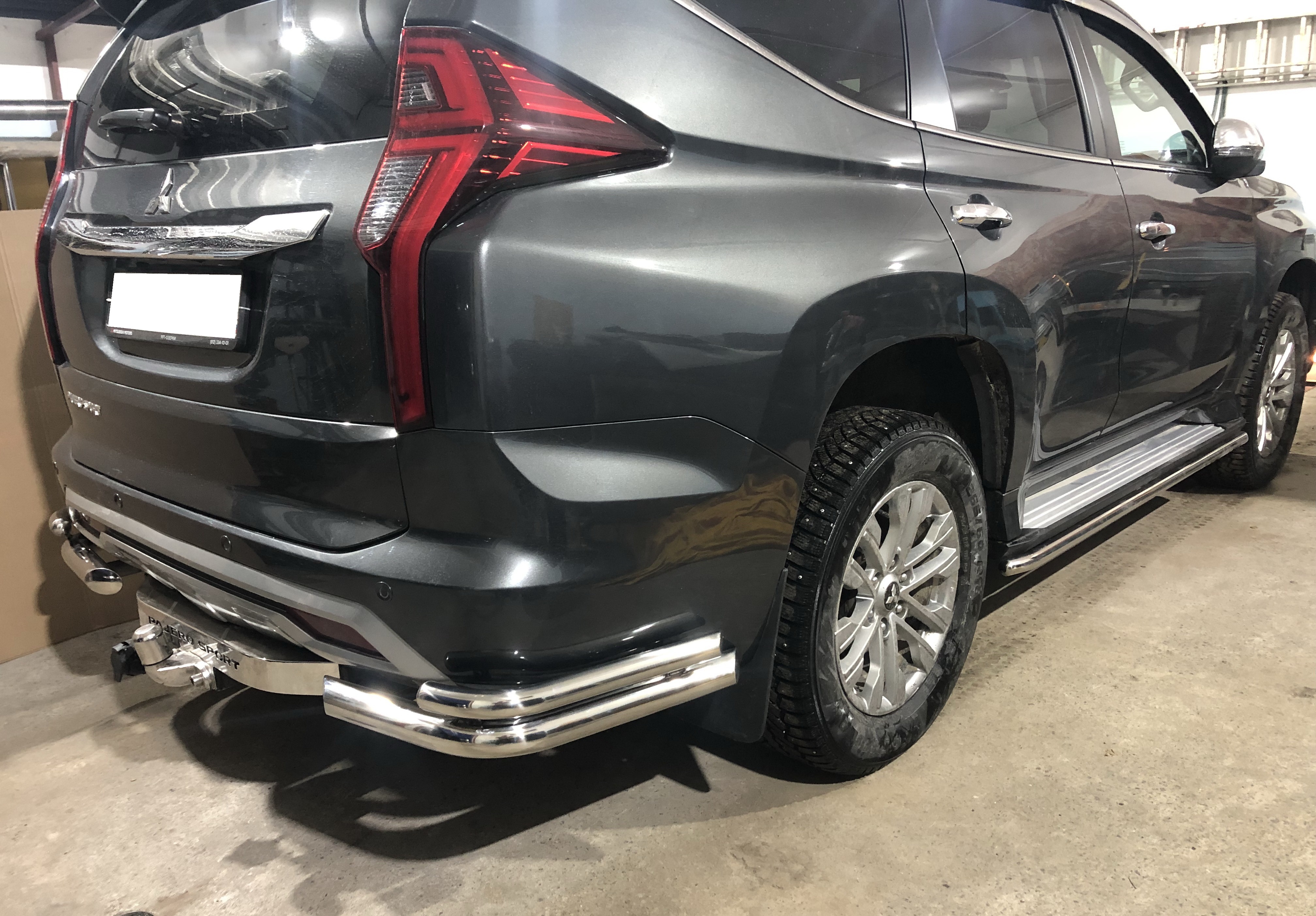 Защита заднего бампера угловая двойная d60/42 мм для Mitsubishi Pajero Sport III Рестайлинг