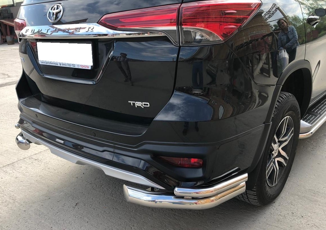 Защита заднего бампера двойная угловая d76/42 мм для Toyota Fortuner II