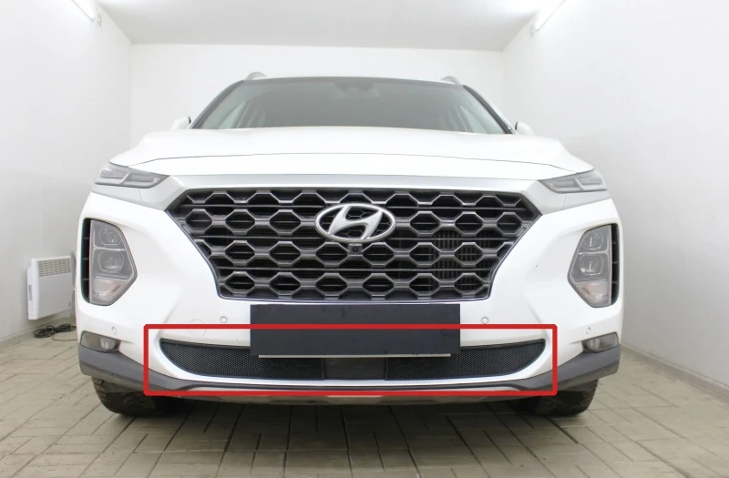 Защитная сетка радиатора низ, с датчикос АСС для Hyundai Santa Fe IV Черный Стрелка 11 HSF18ACC.black