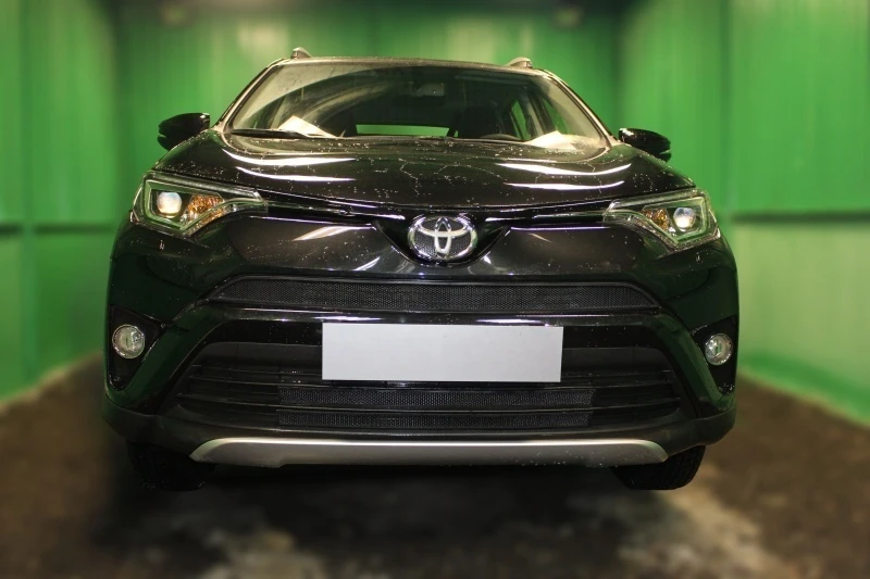 Комплект сеток black верх и низ 2 части для Toyota RAV4 IV (XA40) Рестайлинг Черный Стрелка 11 TRAV15.top.black-TRAV15.bot.black
