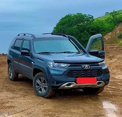 Дефлектор капота темный для LADA (ВАЗ) Niva I Рестайлинг (Travel)  SIM NLD.SVAZNIVT2012