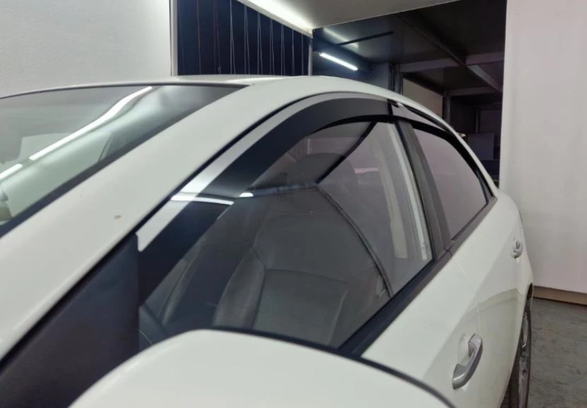 Дефлекторы окон 2D с хром накладками 4 шт. для Kia Forte I