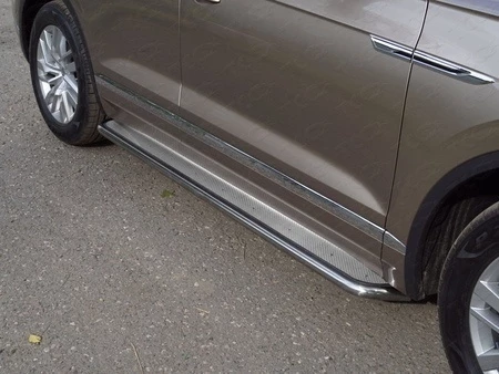 Пороги с площадкой (нерж. лист) 42,4 мм для Volkswagen Touareg III Рестайлинг