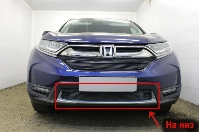 Защитная сетка радиатора низ, с парктроником для Honda CR-V V Черный Стрелка 11 HCRV16.bot.black