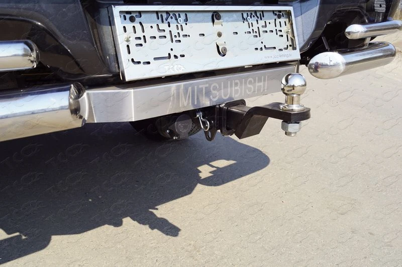 Фаркоп с типом шара Е для Mitsubishi L200 V  ТСС TCU00139