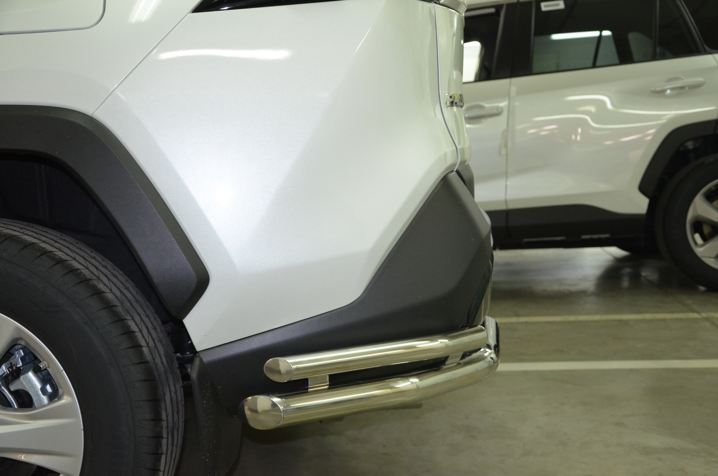 Защита заднего бампера двойная угловая d60/42 мм для Toyota RAV4 V (XA50)