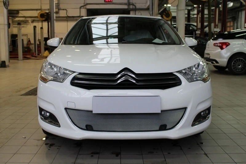 Защитная сетка радиатора низ с парктроником для Citroen C4 II Хром Стрелка 11 CC4.HB.park.chrome